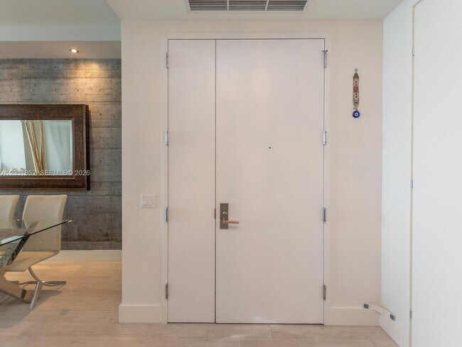 Building Photo - 1300 Brickell Bay Dr