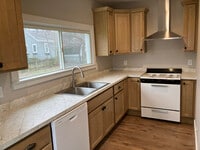 Building Photo - 103 Elm St