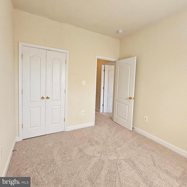 Building Photo - 725 Chevington Ct