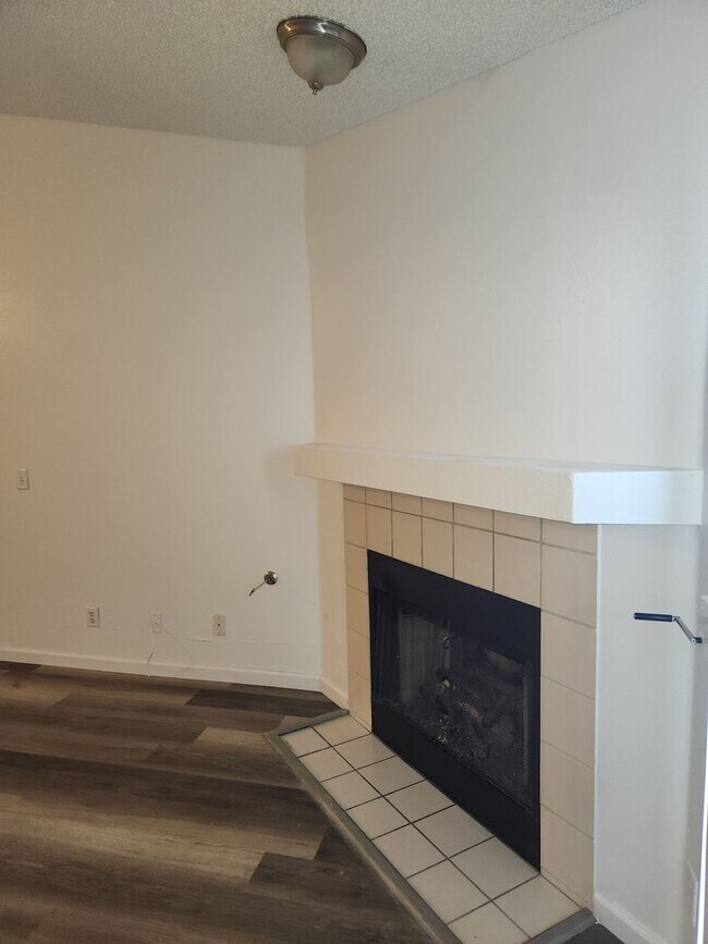 Building Photo - Single-Story 2 Bed, 2 Bath with 2-Car Garage in Gate Community