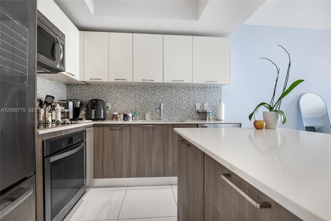 Building Photo - 5252 NW 85th Ave