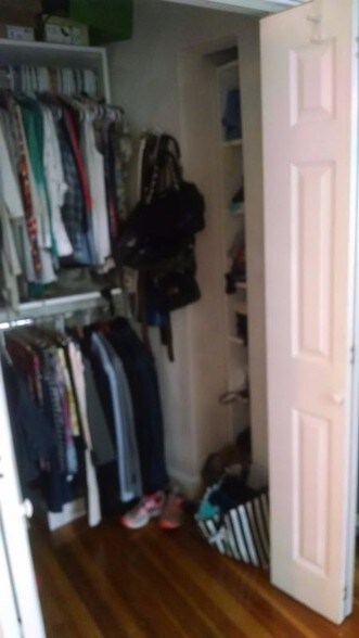 Building Photo - 211 W 8th St