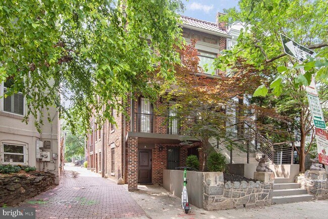 Primary Photo - 424 Q St NW