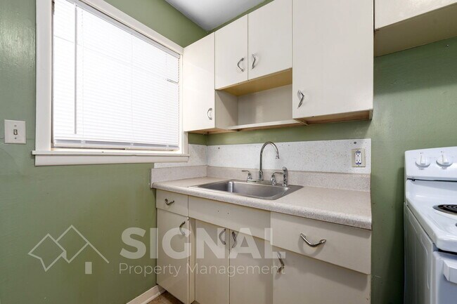 Building Photo - 1174 16th Ave Thomas