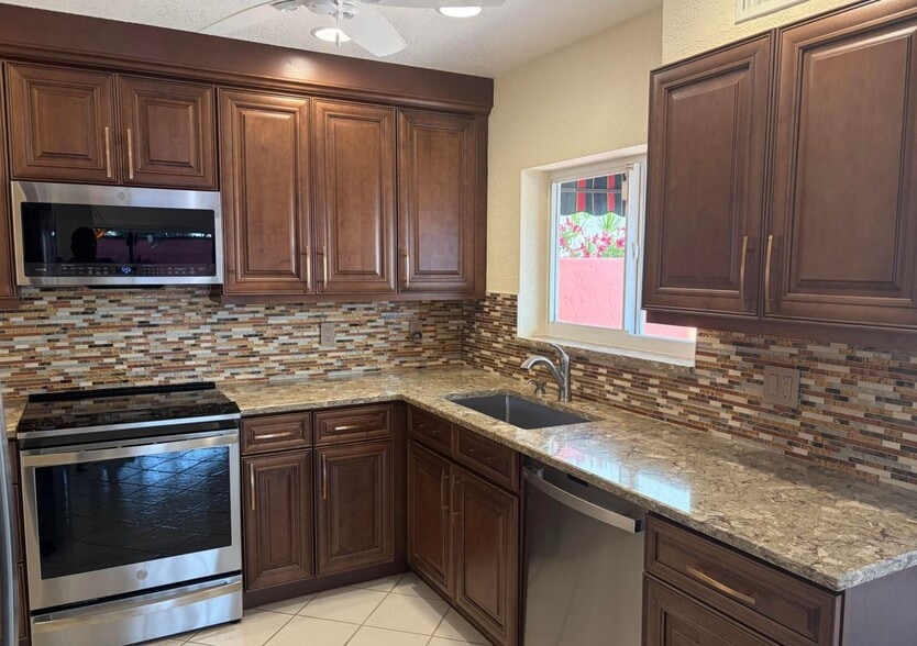 Building Photo - 21435 Campo Allegro Dr