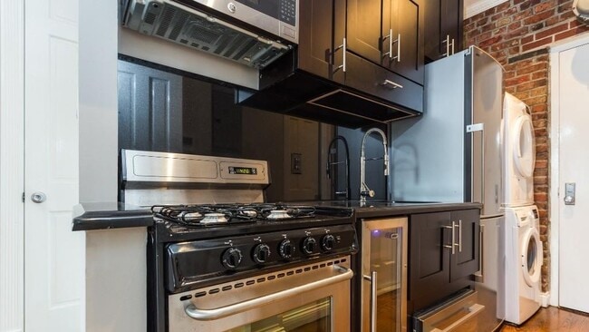 Building Photo - 199 E 3rd St