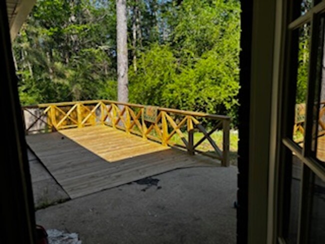 Building Photo - 3 BR/2 BA home for rent in Brandon 047!