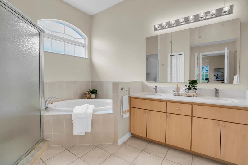 Building Photo - 11418 Tee Time Cir