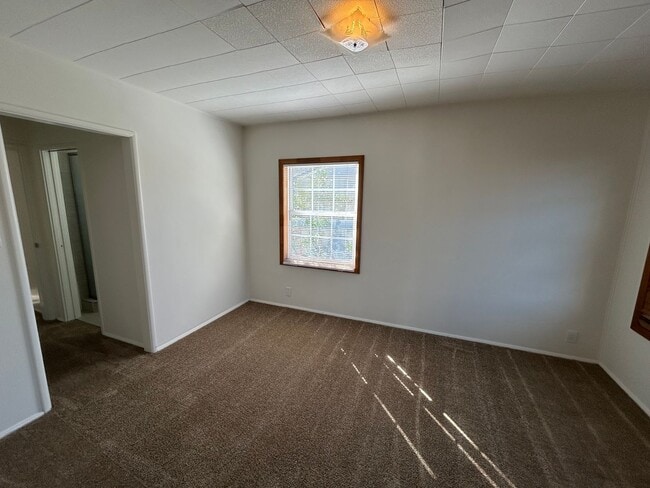 Building Photo - Lovely house for rent: 4 bed 1.75 bath in ...