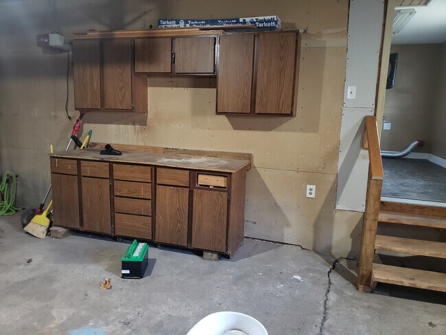 Building Photo - 608 W South St