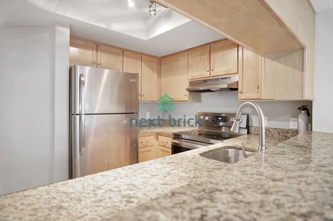 Building Photo - Discover Your New Home at Juanita Beach Esplanade!