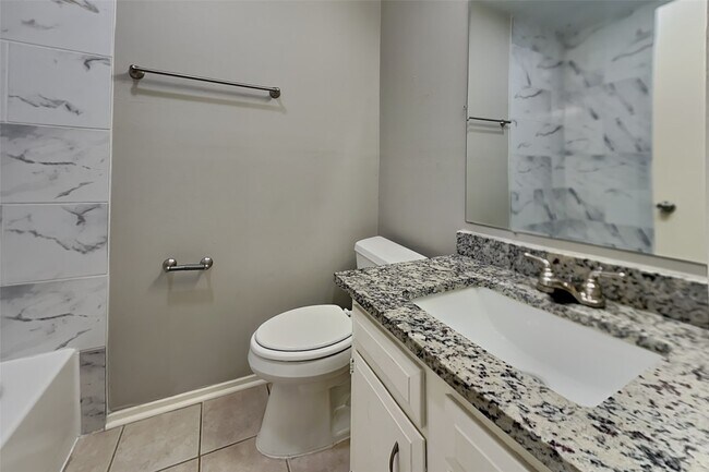 Building Photo - 10002 Peachridge Dr
