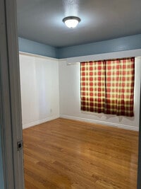 Building Photo - 452 N Alexander St