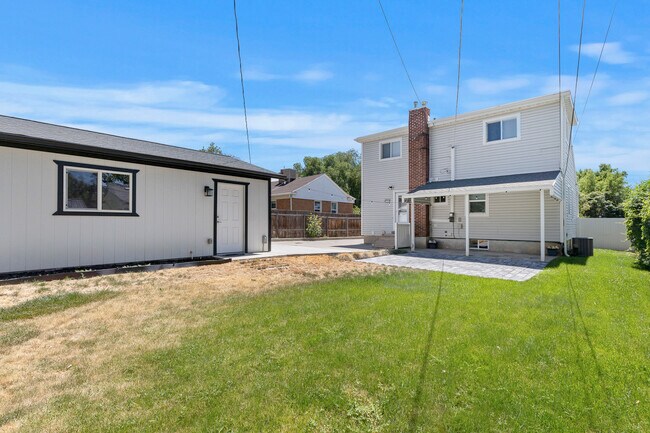 Building Photo - 1779 Ramona Ave