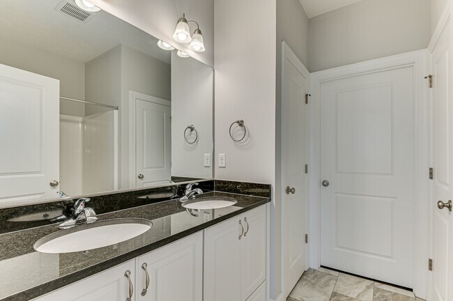 Building Photo - 5107 Heathbrook Dr
