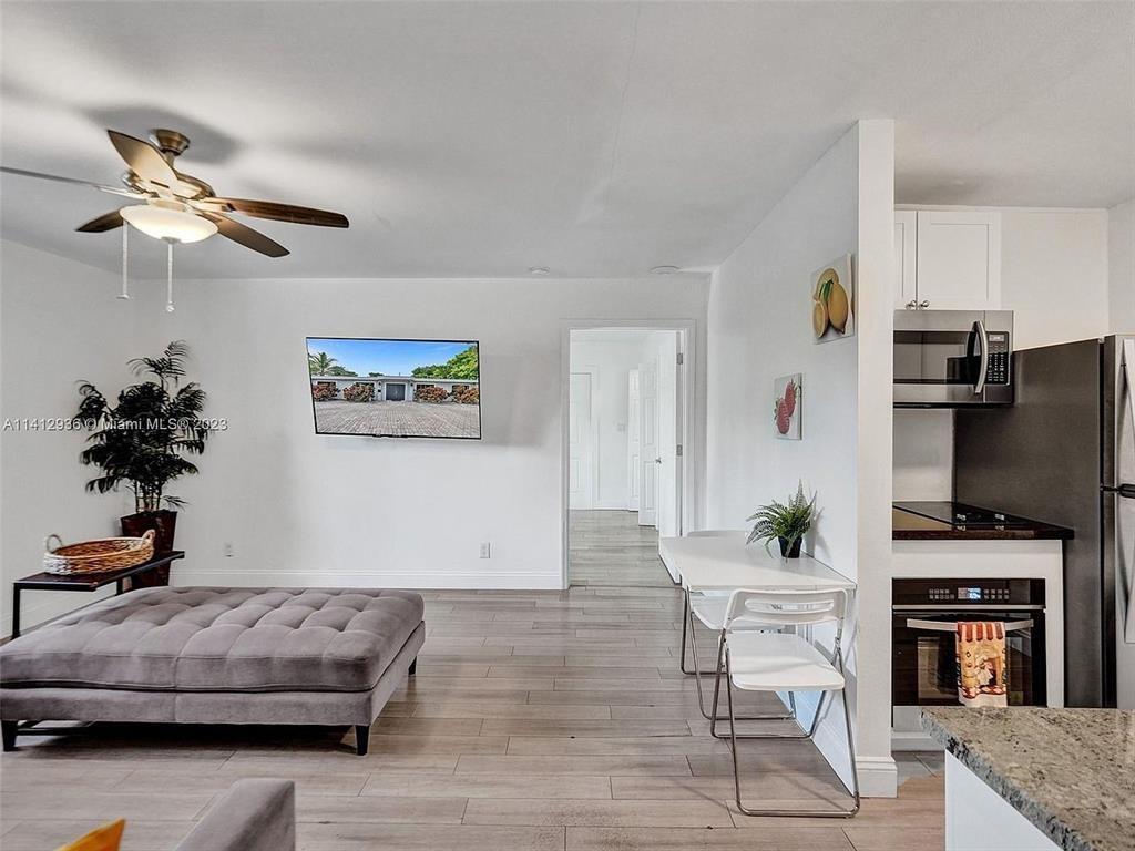 Building Photo - 2500 NE 19th St