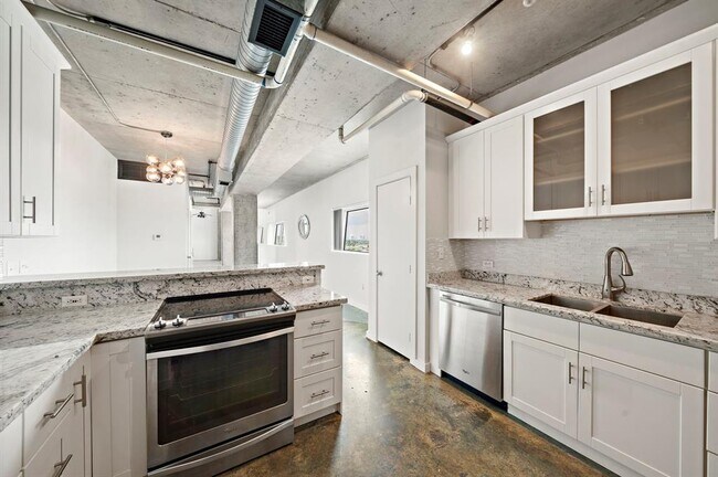 Building Photo - 2000 Bagby St