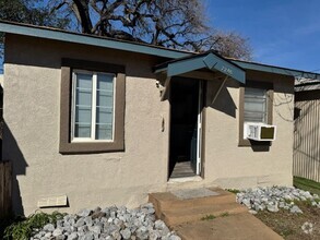 Building Photo - Newly Renovated Studio Cottage South Reddi...