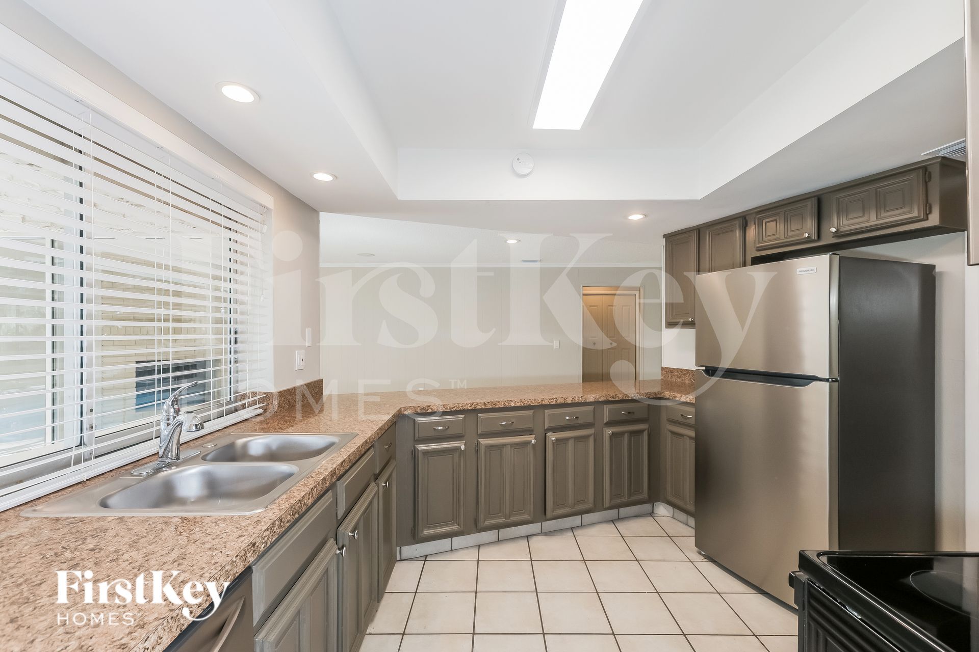 Building Photo - 244 Birch Ln