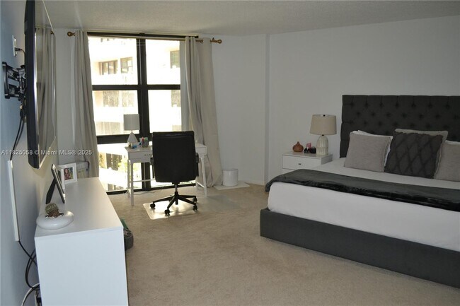 Building Photo - 1111 Crandon Blvd