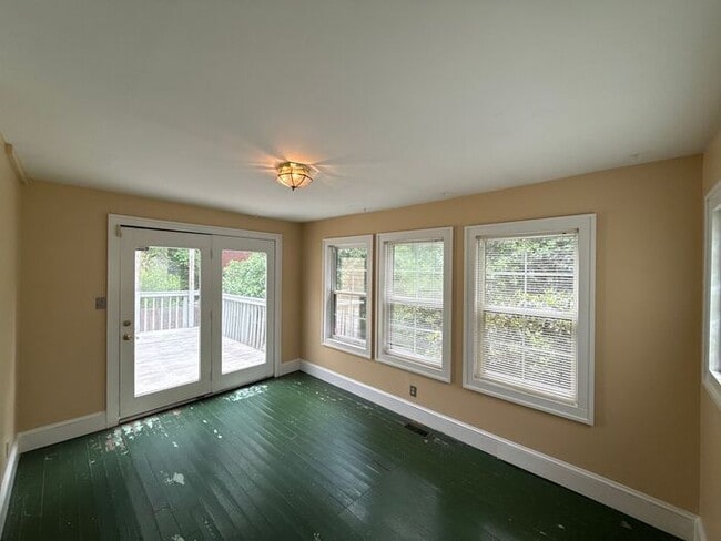 Building Photo - Elizabeth - T.R. Lawing Realty, Inc