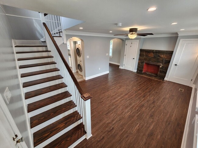 Building Photo - 2 Bedroom || 1 Bathroom House - Newly Reno...