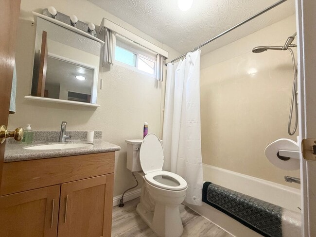 Building Photo - Duplex- Back House, Available Now in Salt ...