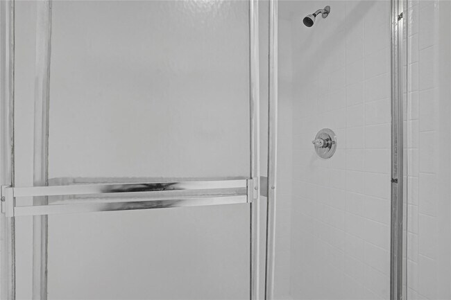 Building Photo - 1560 SE Royal Green Cir