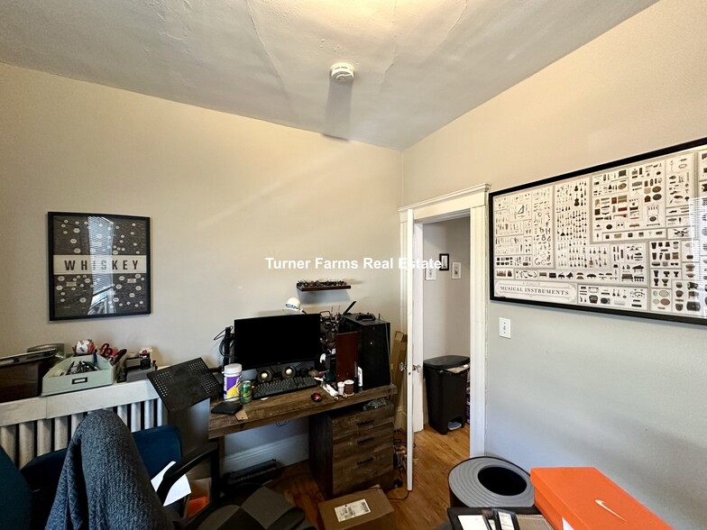 Building Photo - 8A Forest St
