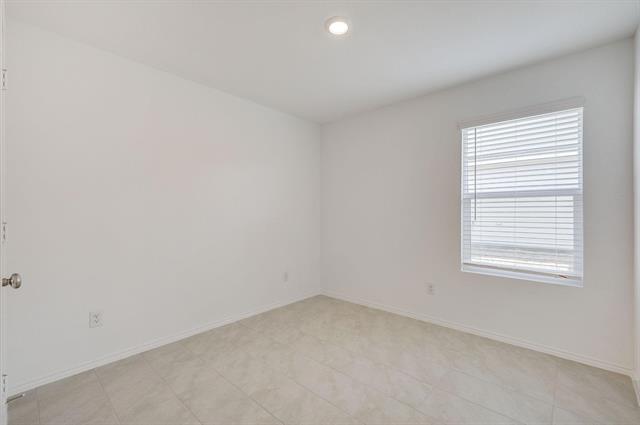 Building Photo - 2625 Kingsman Dr