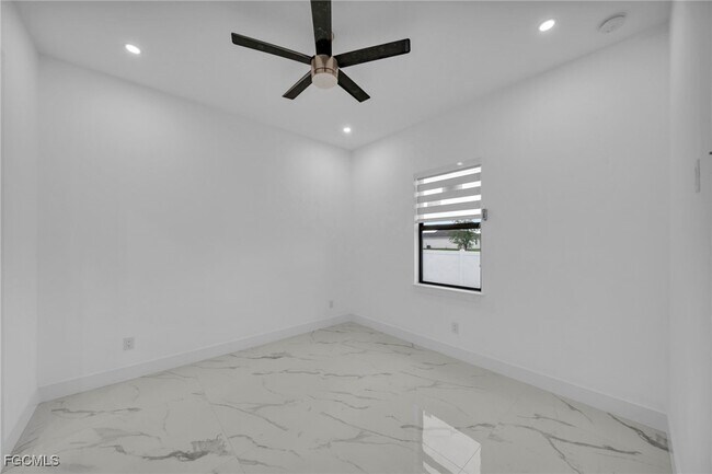 Building Photo - 1321 NW 1st Ave