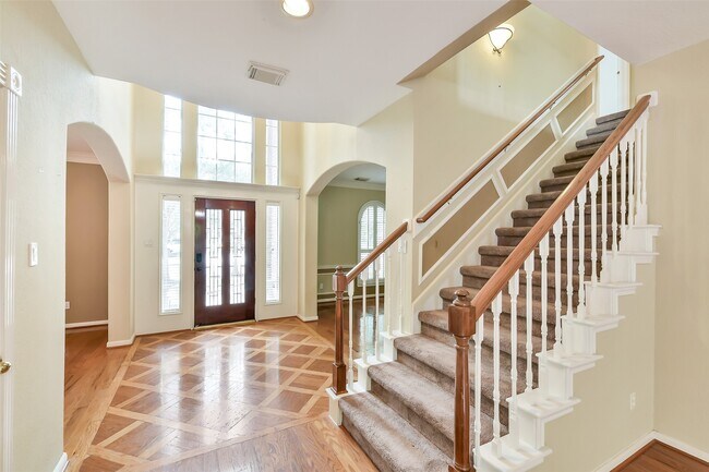 Building Photo - 5803 Song Ridge Ct