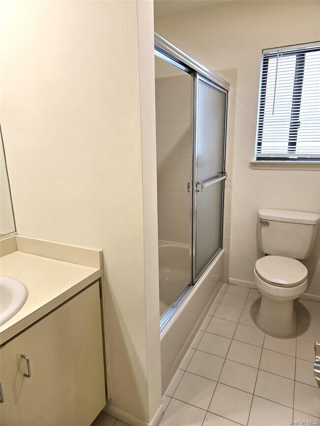 Building Photo - 90 Graywood Rd