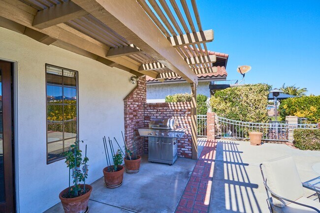 Building Photo - Spacious 3-Bedroom Lake House in Victorvil...