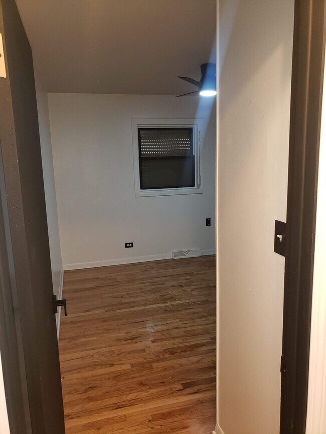 Building Photo - 1429 Kasten Dr