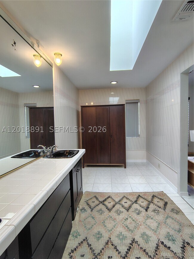Building Photo - 1100 SW 88th Ave