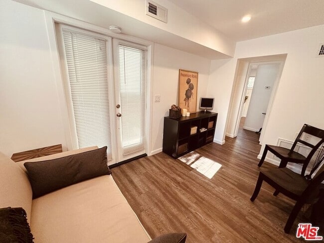 Building Photo - 2039 Tuna Canyon Rd