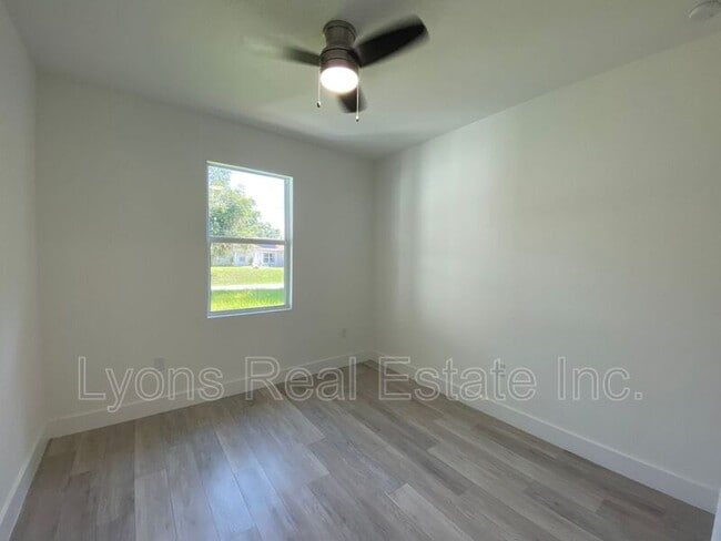 Building Photo - 2635 Starview Ave