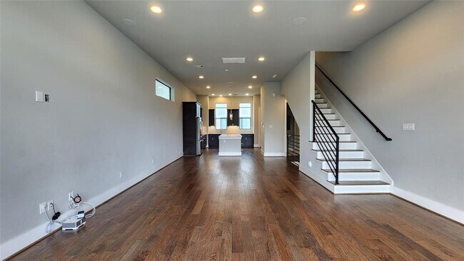 Building Photo - 5713 Larkin St