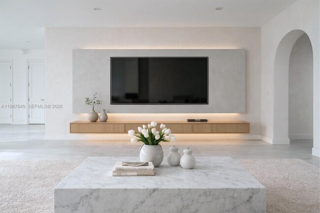 Building Photo - 315 Santander Ave