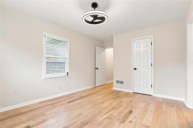 Building Photo - 5527 Bridge Pointe Dr