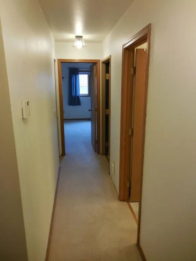 Building Photo - 2 Bedroom, 1 Bath, 1 Car Garage