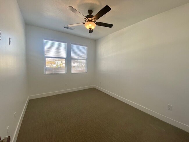 Building Photo - 2664 E Gray Birch Dr