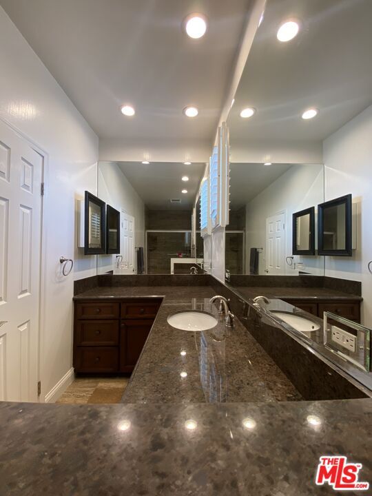 Building Photo - 125 S Elm Dr