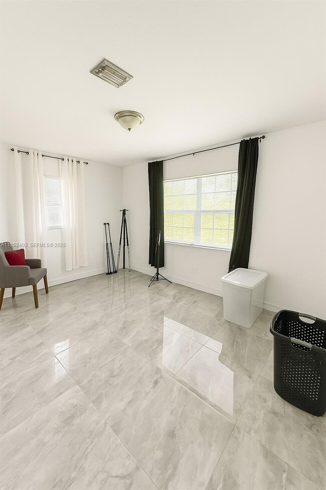 Building Photo - 10241 Dominican Dr