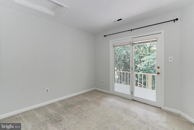 Building Photo - 4021 Lake Glen Rd