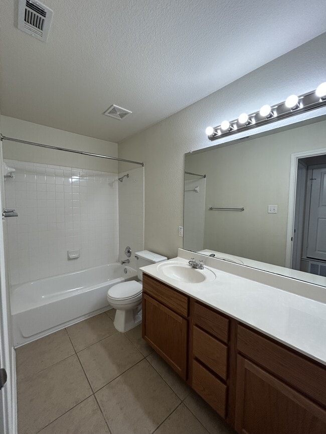 Building Photo - 5304 Willamette Ln