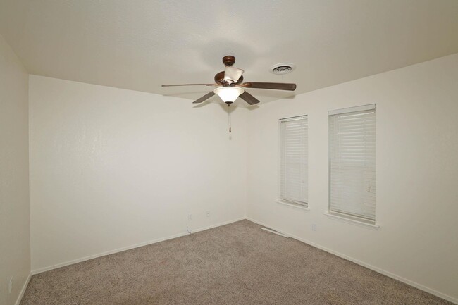 Building Photo - Beautiful 4 bedroom rental in Puckett West!