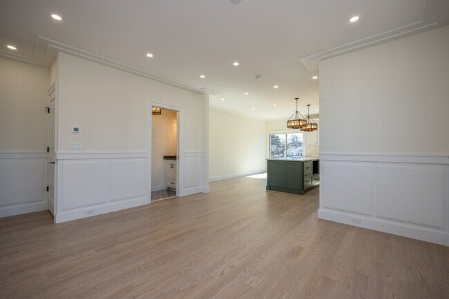 Building Photo - 7 Victoria Ln