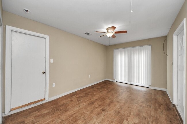 Building Photo - 811 Hillcrest Dr